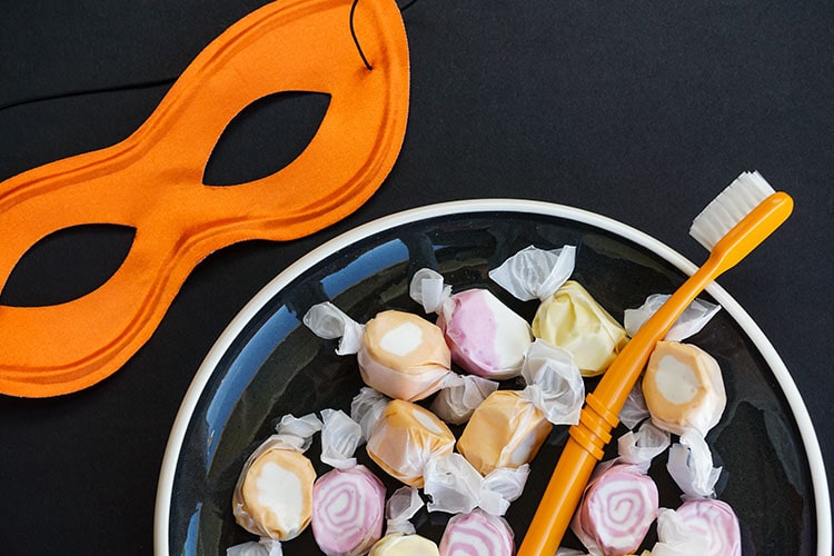 3 Easy Tips to Have a Healthy Mouth During Halloween